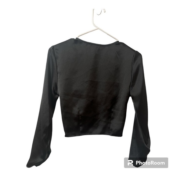 Revolve House of Harlow 1960 black satin keyhole blouse - Picture 2 of 4